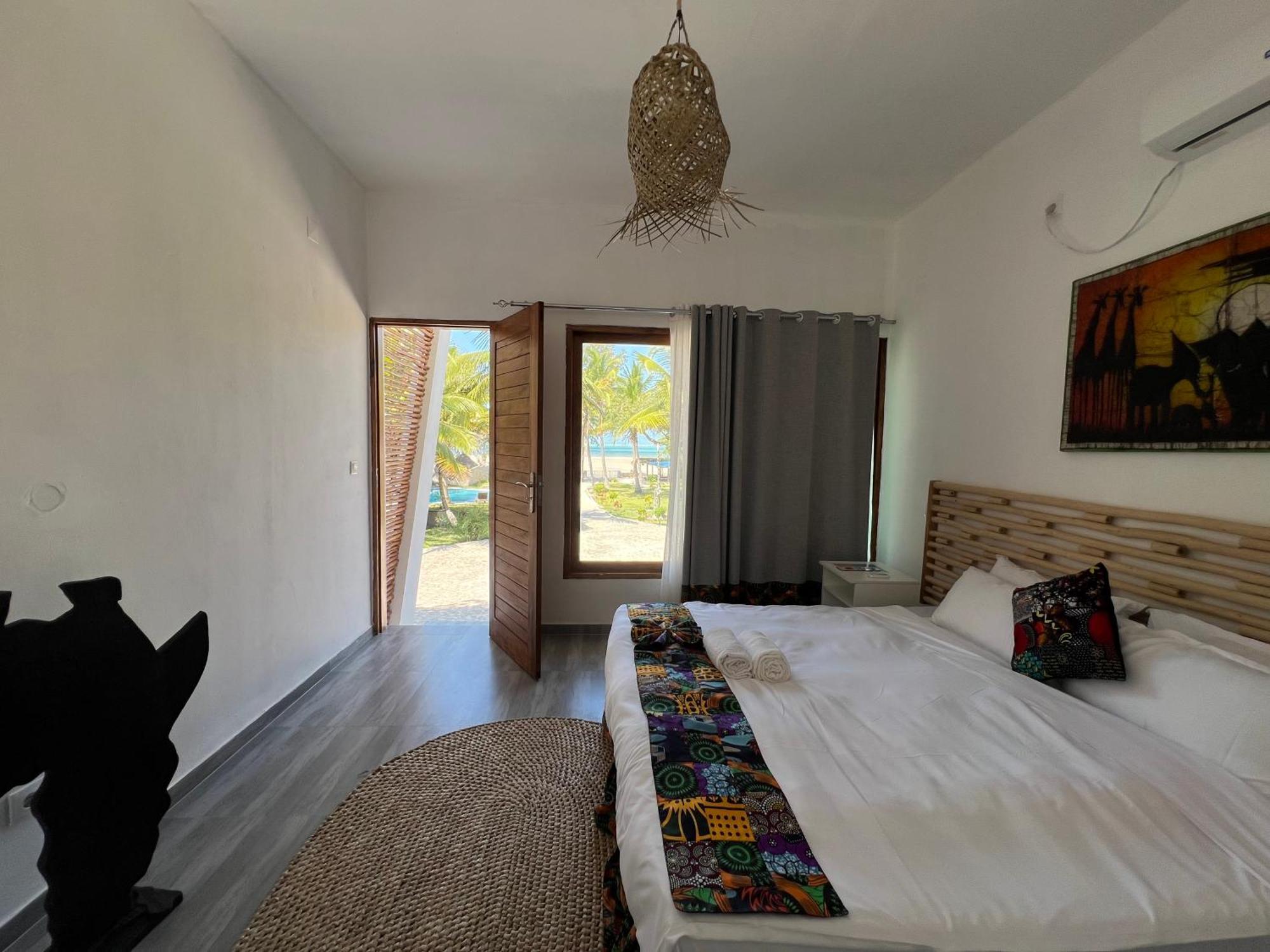 New Giraffe House Bed & Breakfast Vilanculos Exterior photo